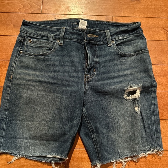 Jean short, biker length or roll for shorter style - Picture 2 of 5
